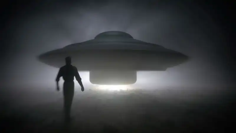 UFO Uzmanı Şok Duyuruda bulundu: Uzaylılar Masum İnsanları Hedef Alıyor!