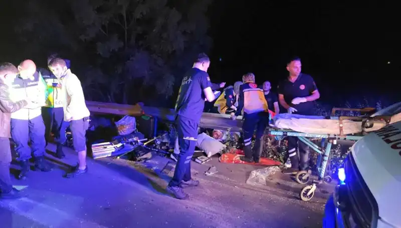 Minibüs Kazasında Savrulan Yolcuların Dramı: Hayat Ve Ölüm Arasında Anlar