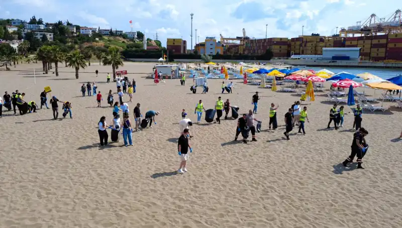 Plajlarda Yaz Sonu Temizliği: Deniz ve Kumlar Yeniden Canlandı!