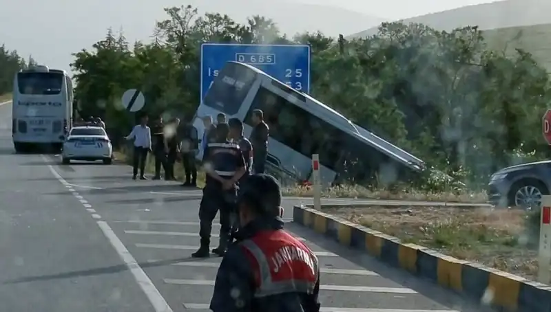Isparta’da Tüyler Ürperten Kaza: Tur Otobüsü Yolcu Otobüsüyle Çarpıştı