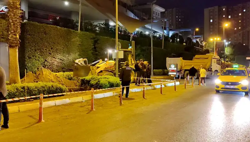 Avm Girişinde Doğalgaz Paniği: Kalabalık Anında Endişeye Dönüştü