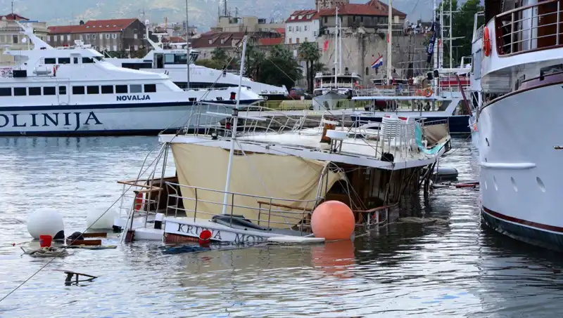 Hırvatistan’da Fırtına Faciası: Feribot Gemiye Çarptı ve Battı