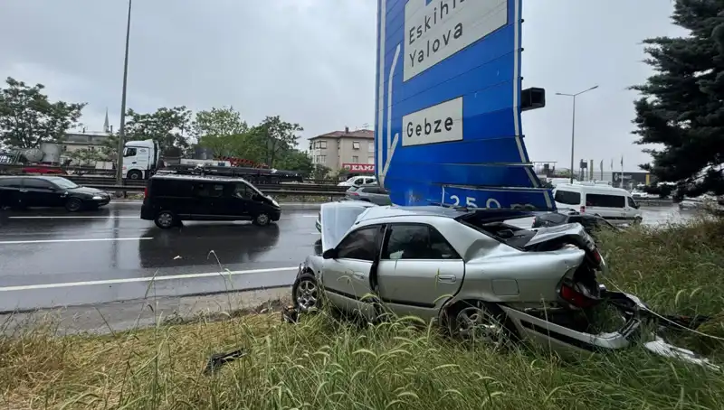 Trafik Levhasına Çarpan Araçta Bir Yaralı: Olayın Detayları