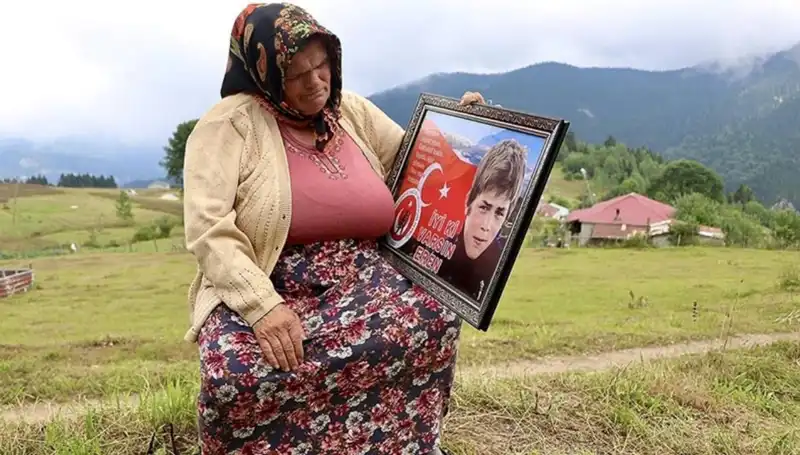 DEM Parti, Eren Bülbül'ün Annesine Unutulmaz Bir Bayram Mesajı Gönderdi