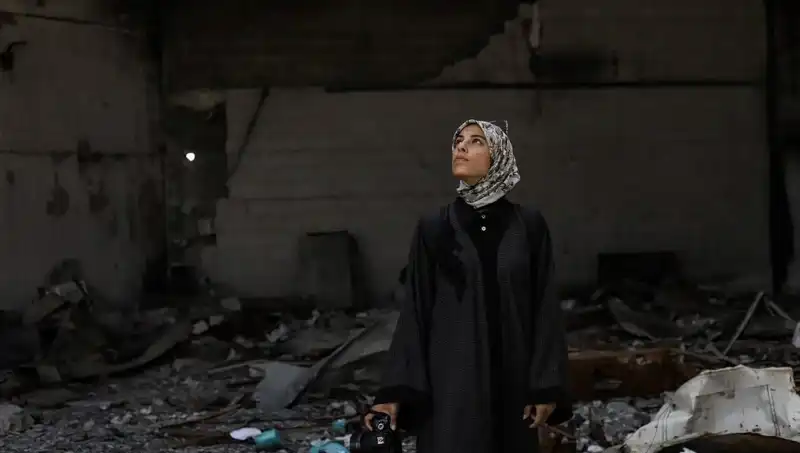 Gazze’deki Foto Muhabir Fatma: Gürültülü Bir Ölümün Tanıklığı