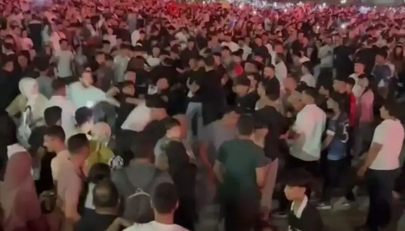 Konserde Yaşanan Bıçaklı Kavga: Üç Kişi Hastaneye Kaldırıldı