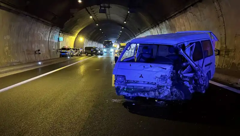 TEM Otoyolu'nda Zincirleme Kaza: Yaralılar ve Trafik Karmaşası