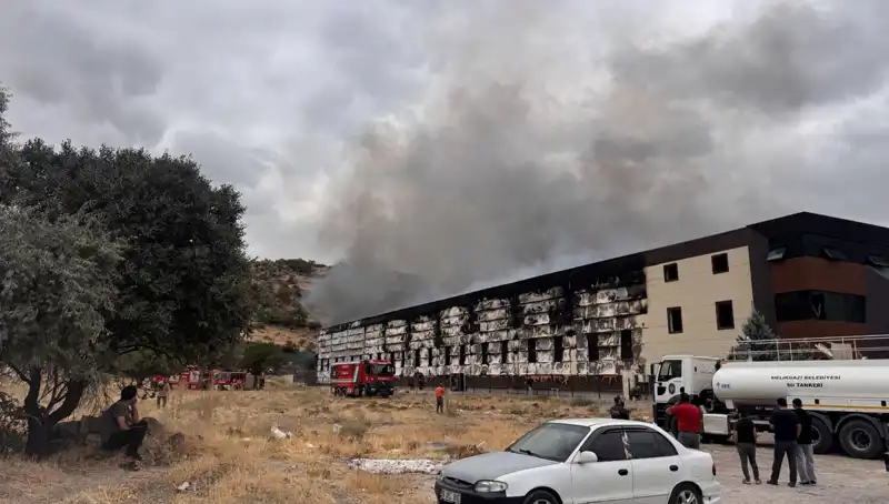 Kayseri'de Mobilya Fabrikasında Büyük Yangın! Edinilen Bilgilere Göre...