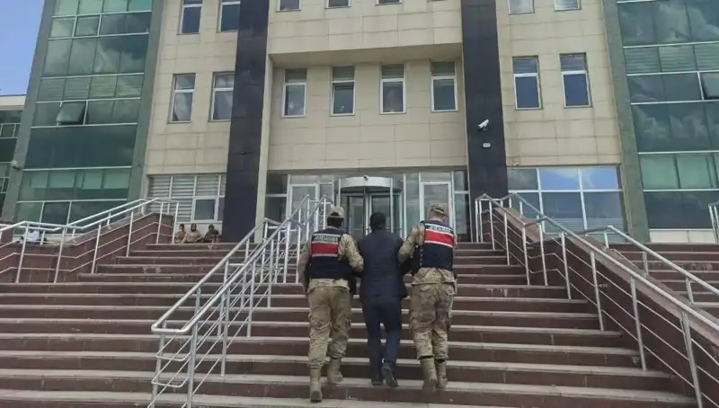 Hapis Cezaısyla Aranan Sanık, Gizlendiği Yerde Polisin Ağlarına Düştü