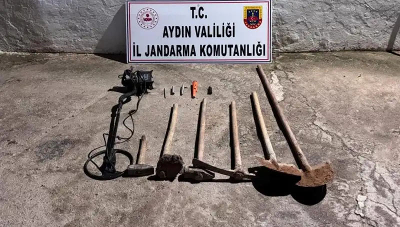 Aydın'da Define Avcıları Kaçak Kazıda Suçüstü Yakalandı