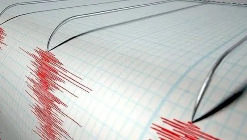 Ege Denizi'nde Beklenmedik Deprem: 3.5 Büyüklüğünde Sarsıntı!