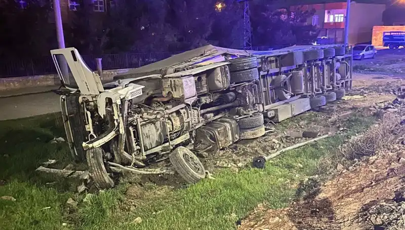 TIR Devrildi: Altı Kişi Yaralandı, İhmal Mi Var?