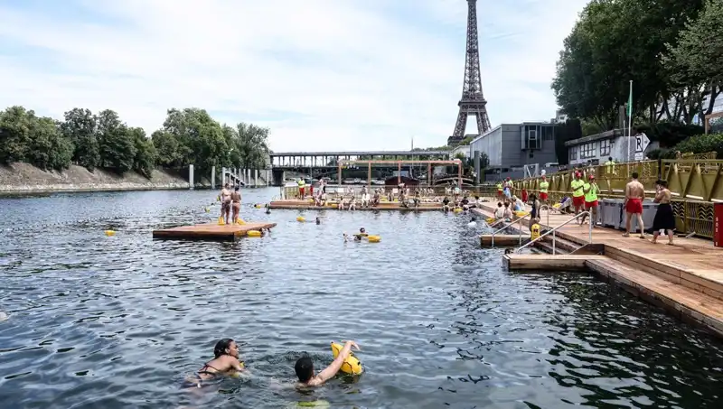 Paris’in İkonik Seine Nehri, 102 Yıl Sonra Yüzmeye Açıldı!