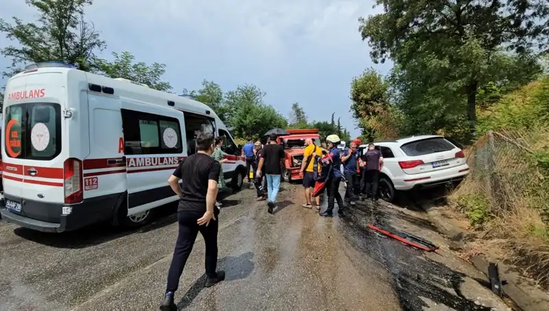Sakarya'da Kamyonet ile Cip Çarpıştı: 4'ü Çocuk 5 Yaralı!