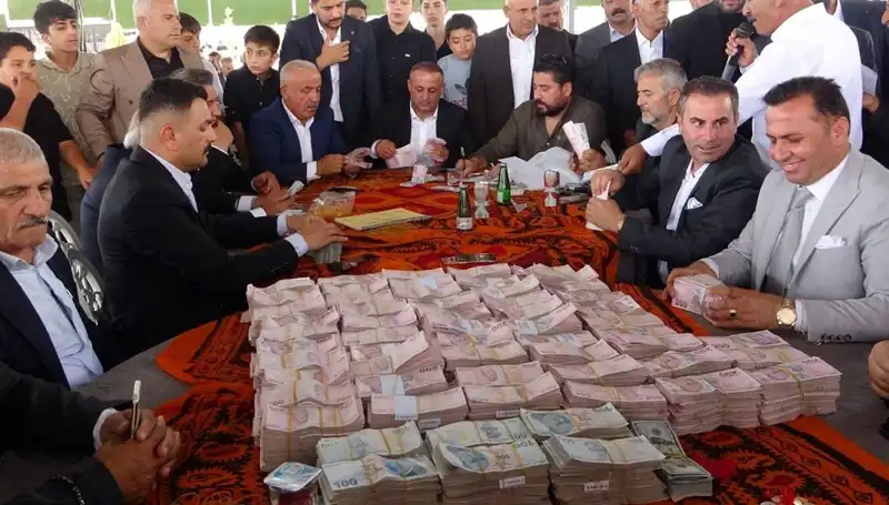 Aşiret Düğününde Altın ve Para Rekoru: Takı Töreni 4 Saat Sürdü