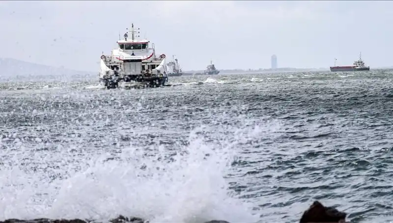 İzmir'de Fırtına, Vapurların Seferlerini Olumsuz Etkiledi!