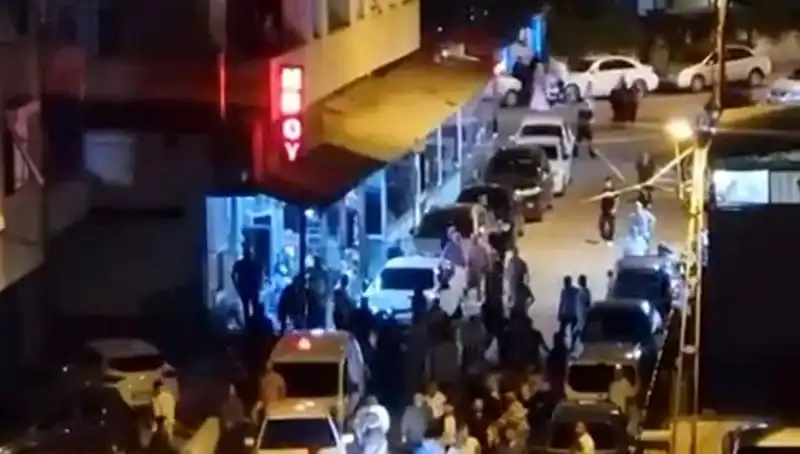 Düğün Töreninde Şok Eden Olay: Kalabalığın İçine Arabayla Daldı