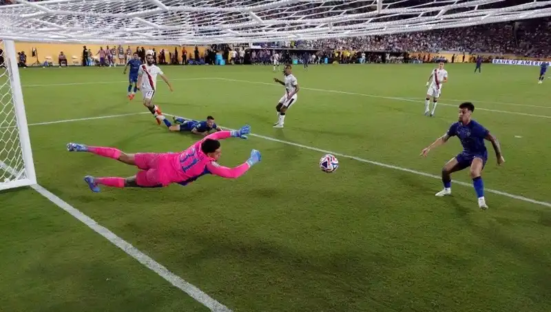 Galatasaray'a Gelme İhtimali Artan Ederson İçin Heyecan Verici Gelişmeler