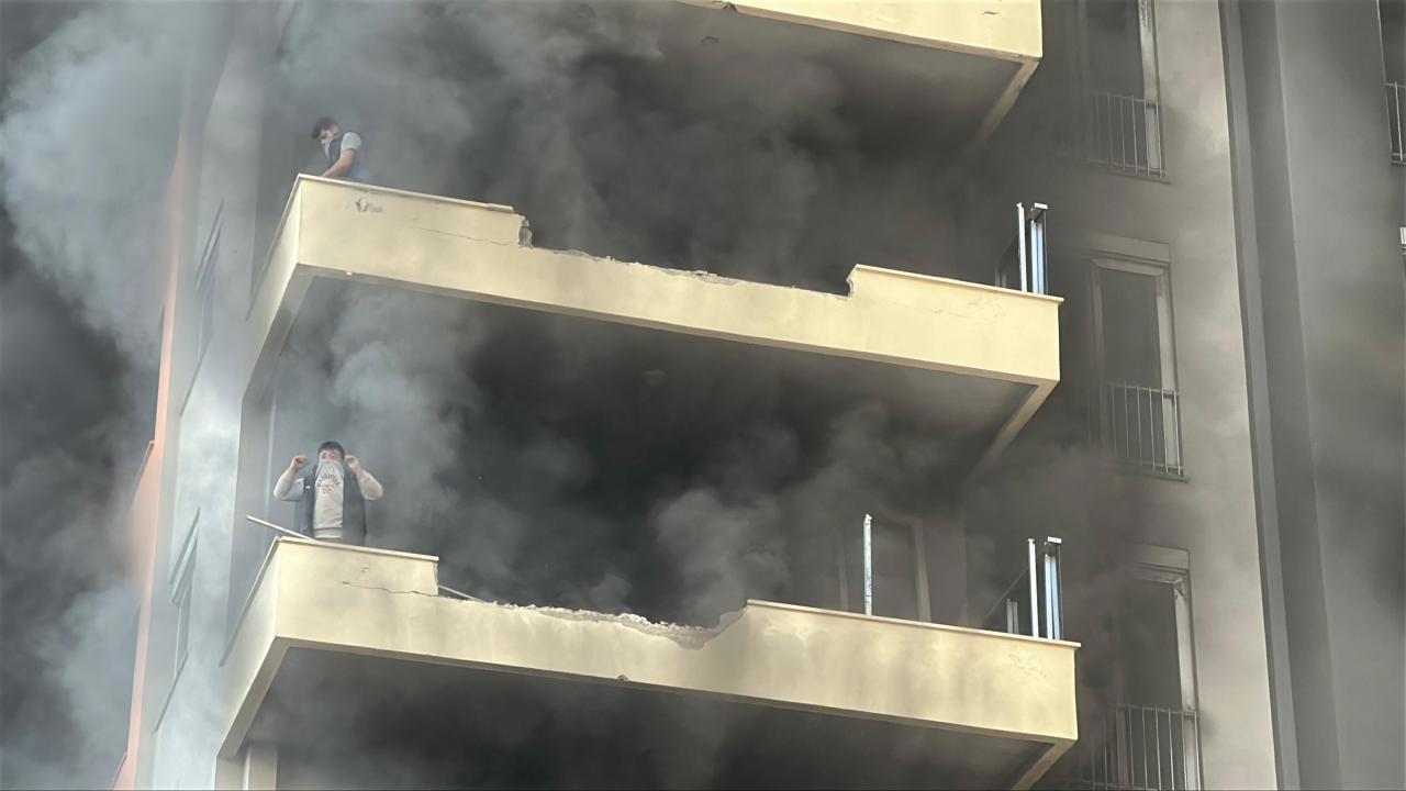 Antalya'da Tadilat Halindeki Otelde Yangın Çıktı!