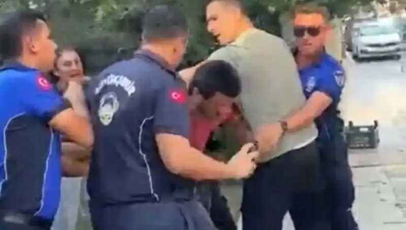 Seyyar Satıcıya Sokakta Dayak: Zabıtayla Olaylı Karşılaşma!