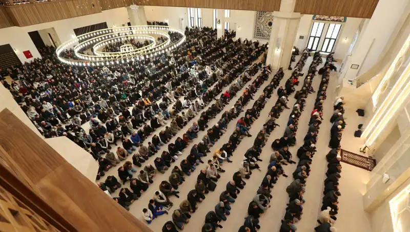Cuma Namazı Bugün Hangi Saatte Kılınacak? 4 Nisan 2025 Saatleri