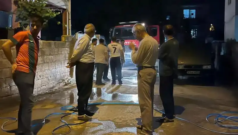 Park Halindeki Araçta Korkutan Yangın Panik Yarattı