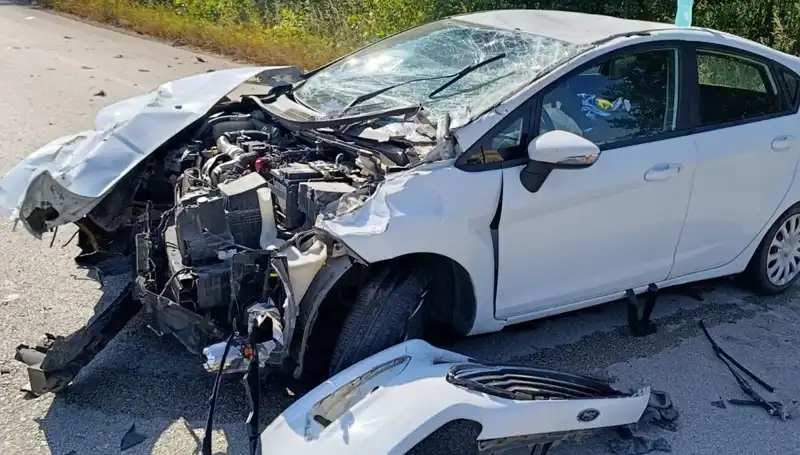 Çanakkale'deki Trafik Kazasında İki Kişi Yaralandı: Detaylar Açıklandı