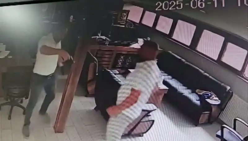 Alacak Verecek Meselesi Nedeniyle Kanlı İntikam: Kalfa İş İnsanını Vurdu