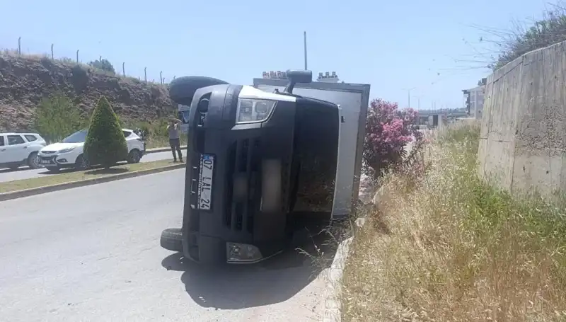 Hafif Ticari Araç Kamyoneti Devirerek Kazaya Neden Oldu!