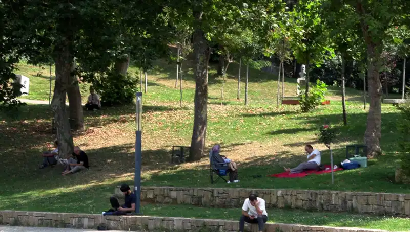 Yaz Sıcakları Yaklaşıyor: Sağlık Uzmanları Uyardı, Risk Grubundaki Kişileri Belirtti