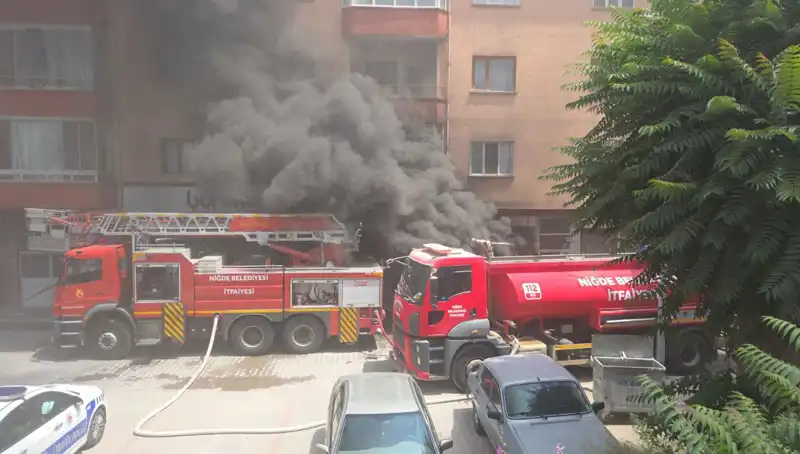 Niğde'de Beyaz Eşya Deposunda Çıkan Yangın Korkuttu ve Hasara Yol Açtı