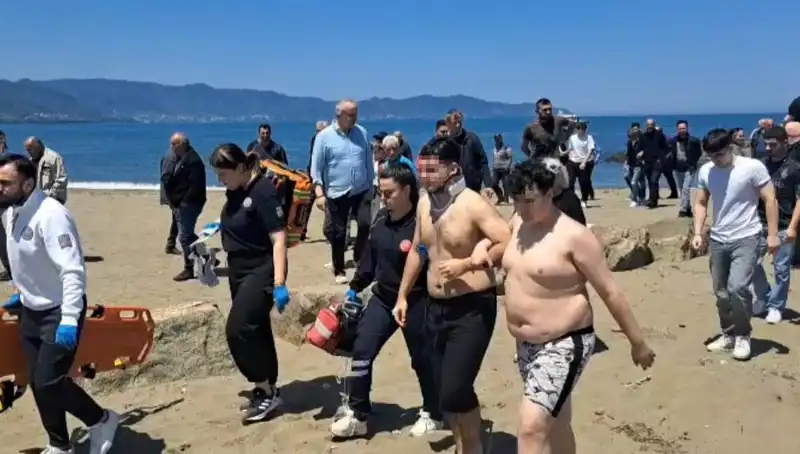 Sahil macerası tehlikeye dönüşünce liseli gençler ölümden döndü!