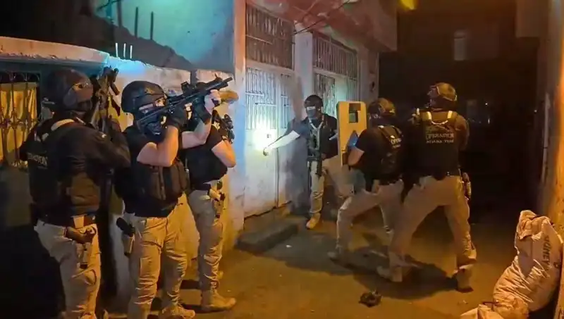 İstanbul'da DAEŞ’e Yönelik Baskın: 18 Şüpheli Gözaltına Alındı
