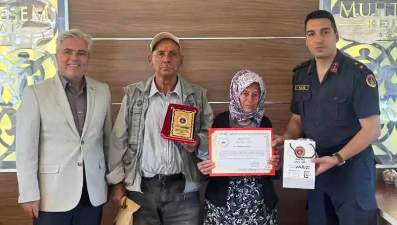 Tek Varlıklı Aileden Unutulmaz Duygusal Bağış: Evi Jandarmaya Verdiler