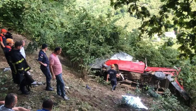 Fındık İşçilerini Taşıyan Araç Şarampole Yuvarlandı: Can Kayıpları ve Yaralılar Var