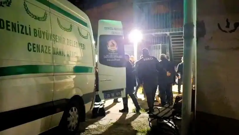 Besici Korkunç Bir Kaza Sonucu Hayatını Kaybetti: Yem Karma Makinesine Düştü