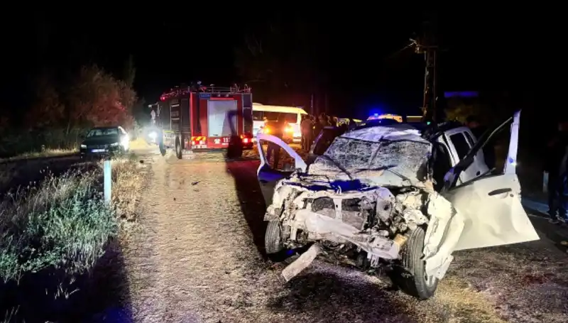 Ciple Traktör Çarpışması: 5 Kişi Yaralandı, Olayın Sebepleri Araştırılıyor