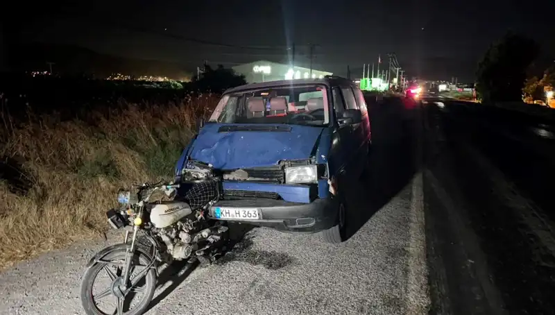 Söke'de Minibüs ve Motosiklet Çarpıştı: 3 Yaralı!