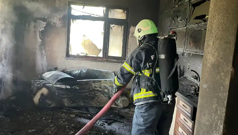 Yangın, Mutfağı Harabeye Çevirirken Komşular Panik İçinde Bekledi