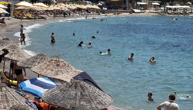 Yazın Kavurucu Sıcakları: Hava 36 Dereceyi Gördü, Plajlar Doldu Taşdı