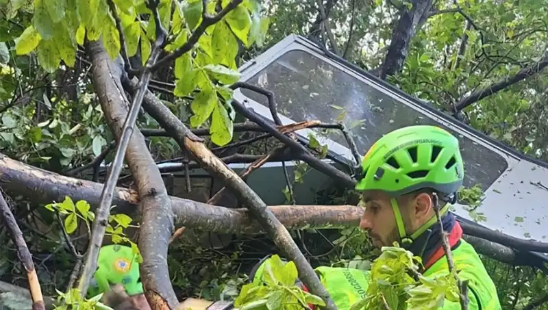 İtalya'daki Teleferik Faciası: Dört Can Aldı, Sebepleri Araştırılıyor