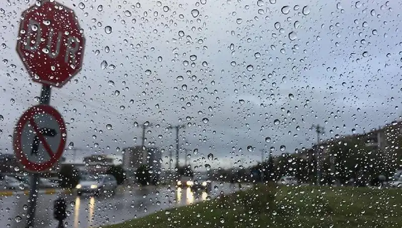 Meteoroloji'den 20 İle Uyarı: Sıcaklık Düşüyor, Sağanak Yağış Bekleniyor!