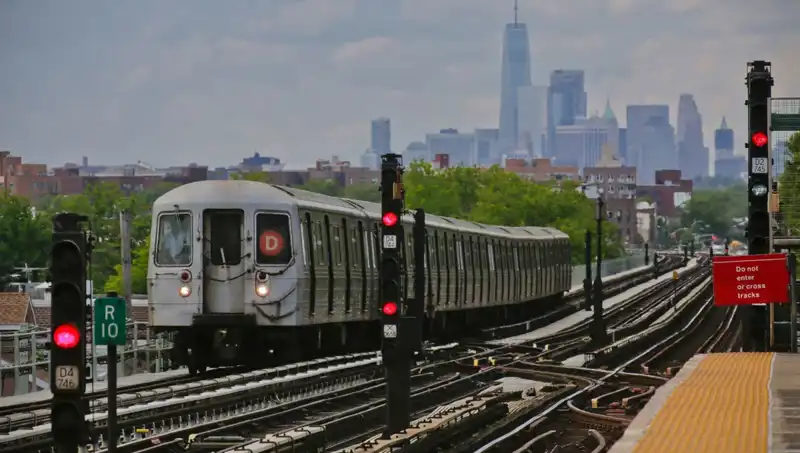 Metro Sörfü Trendinin Trajik Sonucu: 15 Yaşındaki Genç Hayatını Kaybetti