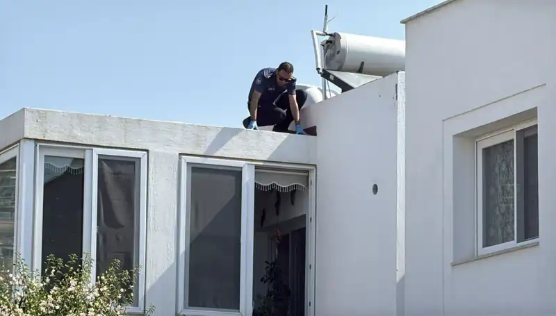 Bodrum'da Çatıdan Düşen Emekli Polis Tüm Çabalara Rağmen Hayatını Kaybetti