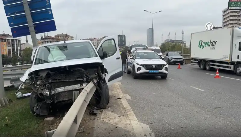 Otoyolda Gerçekleşen Feci Kaza: Aracın Bariyere Saplanma Anı Şok Etti!