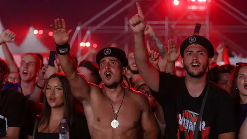 Thompson Konserinde Nazi Selamı Skandalı: Müzik ve Politikalar Bir Arada