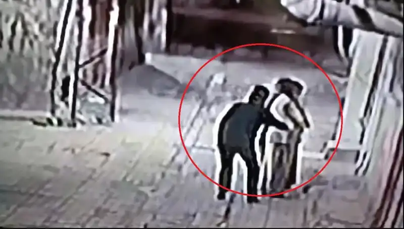 İstanbul'da Eşkıyaların Korkulu Rüyası: Pazarcı ve Simitçi Kılığına Giren Polisler Operasyon Düzenledi