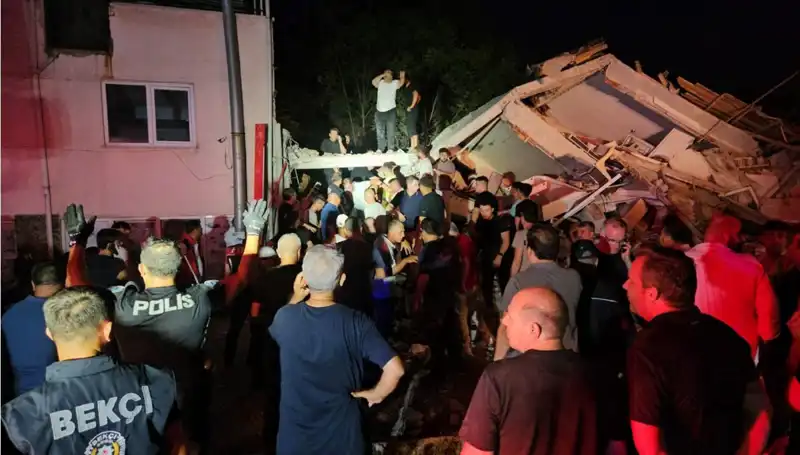Balıkesir Sındırgı'da Şok Deprem: 6,1 Büyüklüğünde Sarsıntı Yaşandı