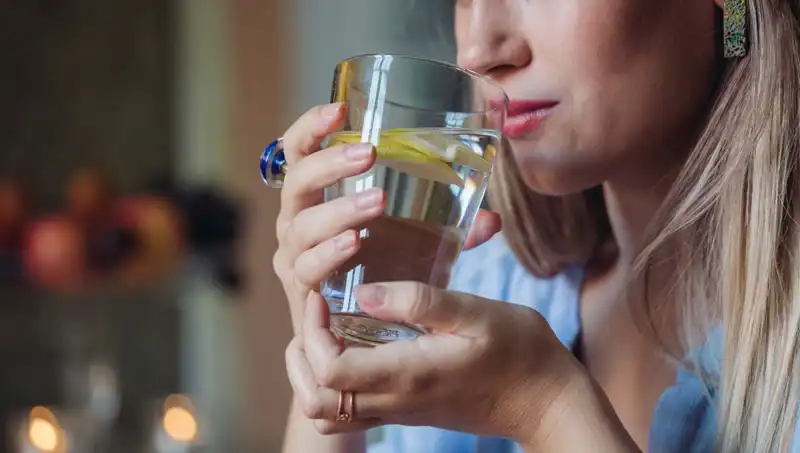 Harvardlı Uzmandan Uyarı: Limonlu Su Sağlık Faydaları Gerçekten Var mı?