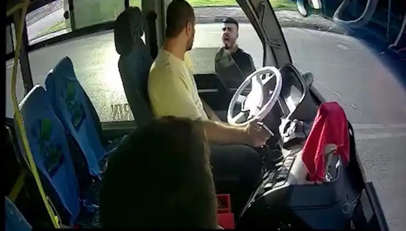 Antalya'da Bıçaklı Saldırı: Otobüs Şoförü Hayatta Kaldı, Fail Yakalandı